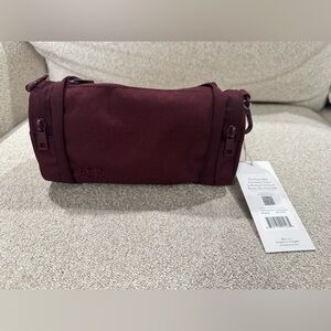 NWT BÉIS The Expandable Crossbody Charm in Burgundy